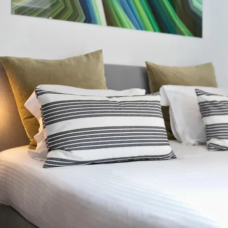 Spacious Design In The Centre Of Near The *
