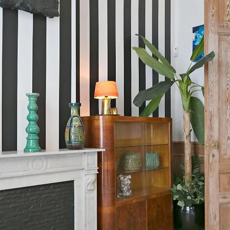 Spacious Design In The Centre Of Near The