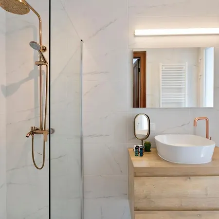 Apartment Spacious Design In The Centre Of Near The