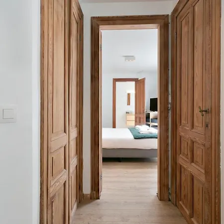 Spacious Design In The Centre Of Near The