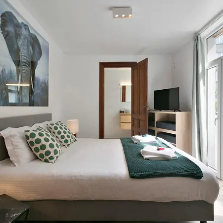 Spacious Design In The Centre Of Near The *